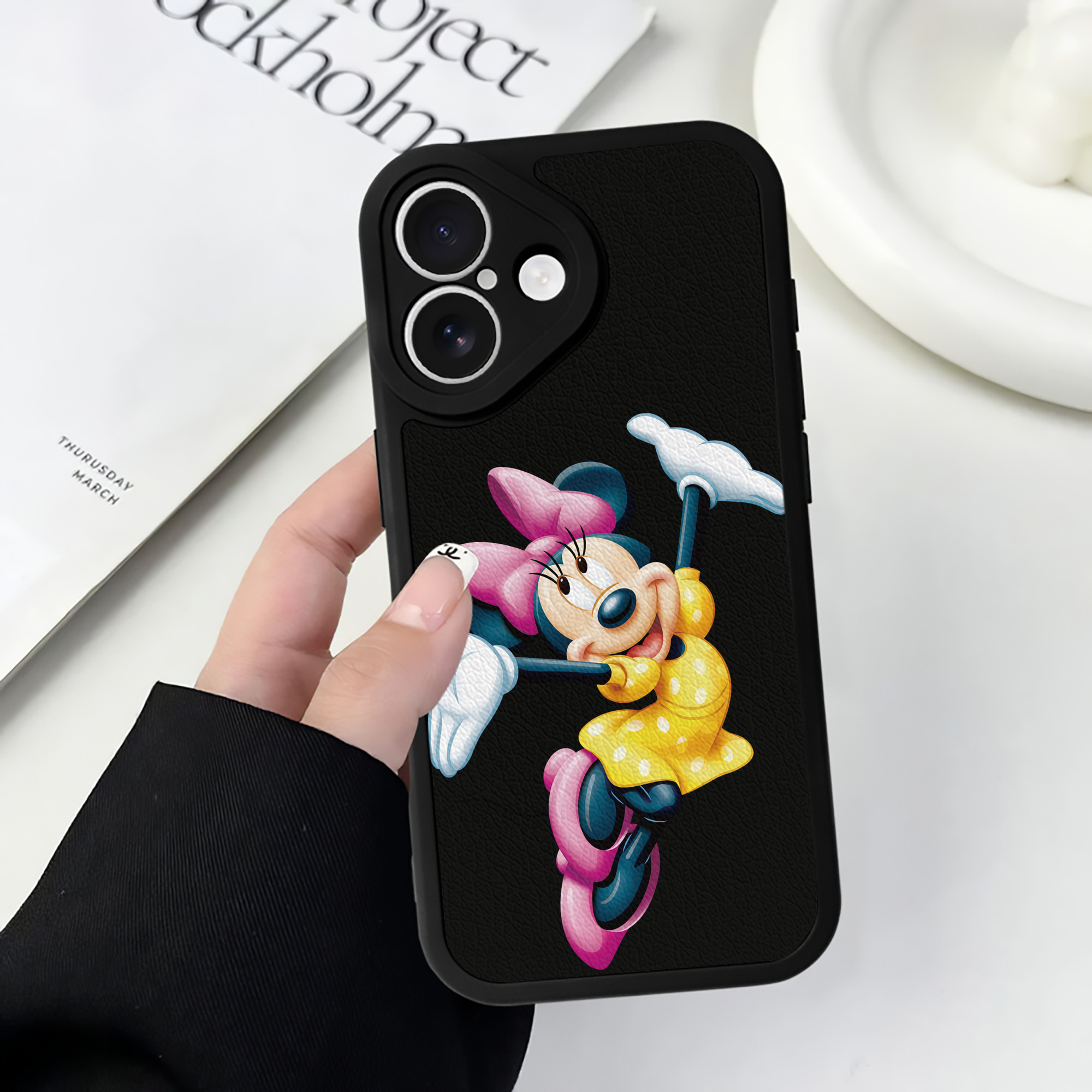 （画像用） ミッキーマウス Mickey Mouse 【iPhone 16シリーズ対応】シリコンスマホケース（レザー調） 材質：シリコン